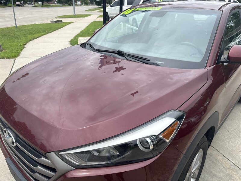 2016 Hyundai TUCSON SE   - Photo 2 - Topeka, KS 66608