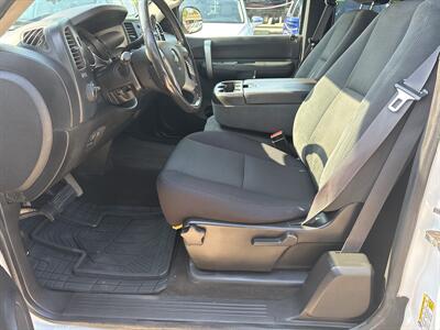 2009 Chevrolet Silverado 2500 HD LT   - Photo 15 - Topeka, KS 66608
