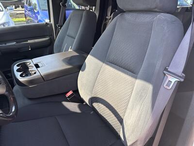 2009 Chevrolet Silverado 2500 HD LT   - Photo 20 - Topeka, KS 66608