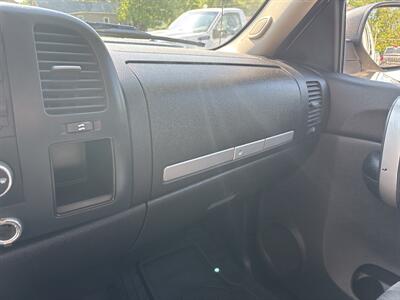 2009 Chevrolet Silverado 2500 HD LT   - Photo 24 - Topeka, KS 66608