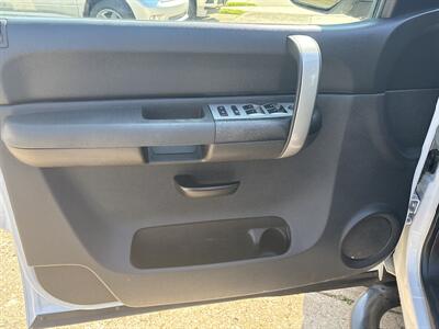 2009 Chevrolet Silverado 2500 HD LT   - Photo 13 - Topeka, KS 66608