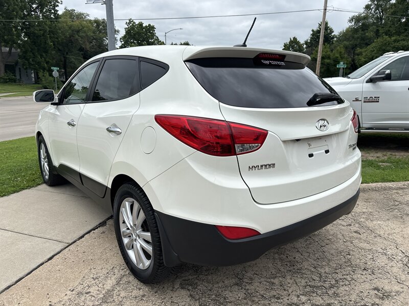 2010 Hyundai TUCSON Limited - Photo 5 - Topeka, KS 66608