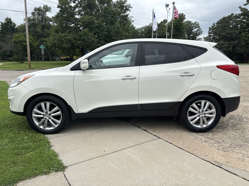 2010 Hyundai TUCSON Limited - Photo 6 - Topeka, KS 66608