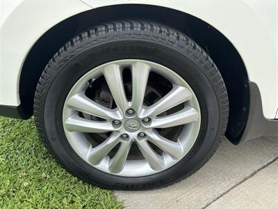 2010 Hyundai TUCSON Limited - Photo 8 - Topeka, KS 66608