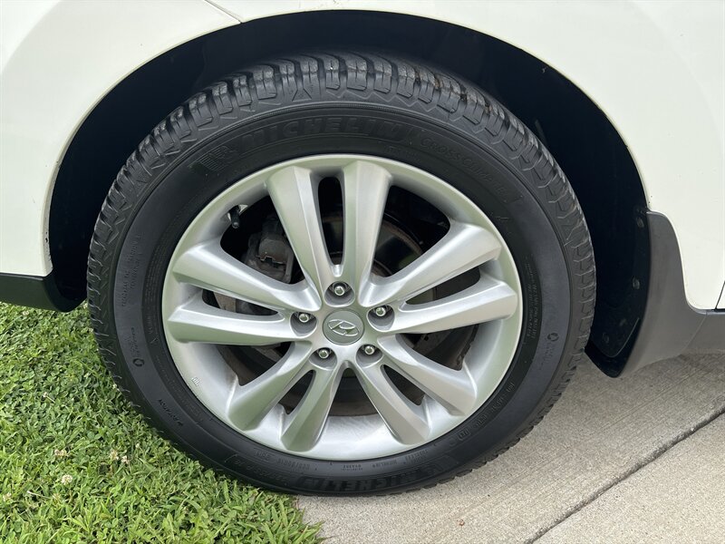 2010 Hyundai TUCSON Limited - Photo 8 - Topeka, KS 66608