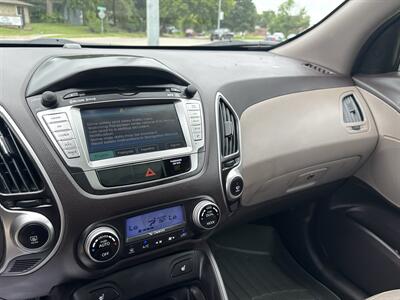 2010 Hyundai TUCSON Limited - Photo 16 - Topeka, KS 66608