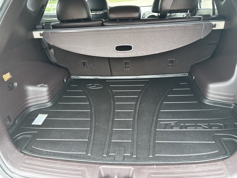 2010 Hyundai TUCSON Limited - Photo 21 - Topeka, KS 66608