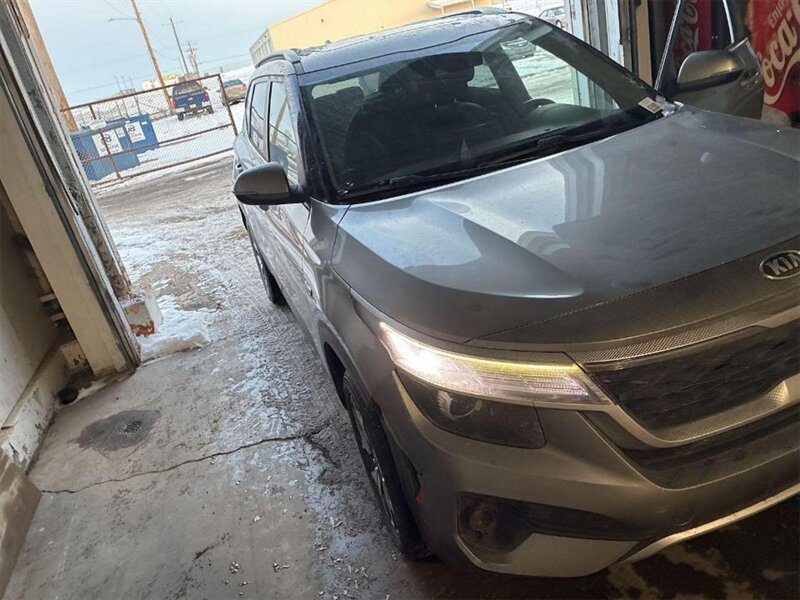 2021 Kia Seltos EX   - Photo 1 - Topeka, KS 66608