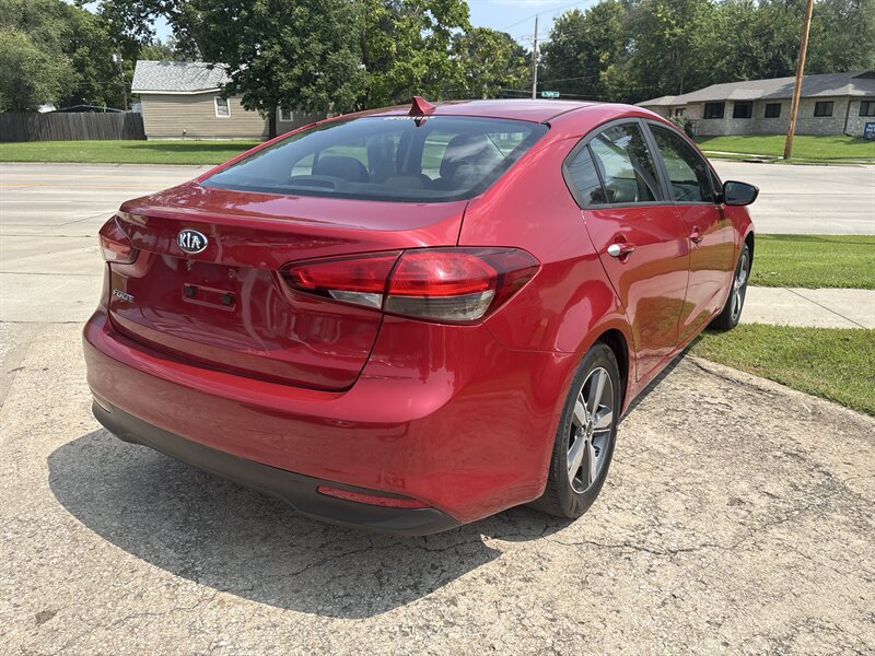 2018 Kia Forte LX   - Photo 3 - Topeka, KS 66608