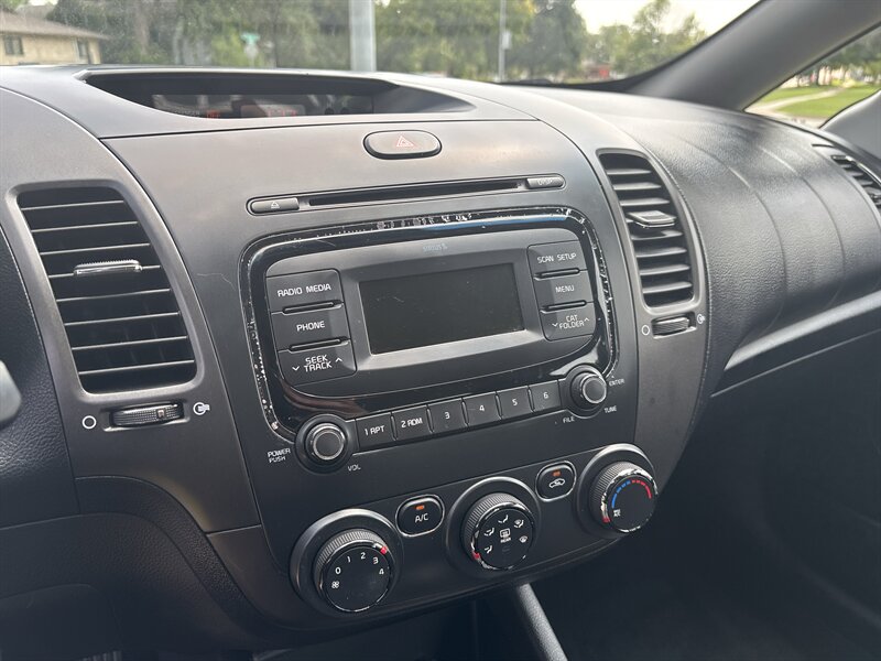 2018 Kia Forte LX   - Photo 12 - Topeka, KS 66608