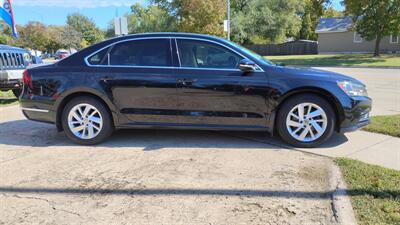 2018 Volkswagen Passat 2.0T SE - Photo 2 - Topeka, KS 66608