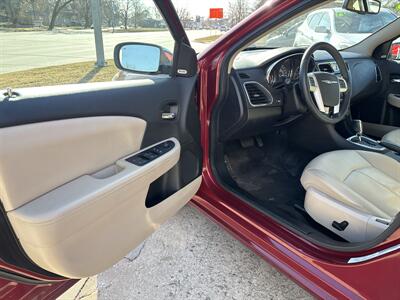2013 Chrysler 200 Limited   - Photo 11 - Topeka, KS 66608