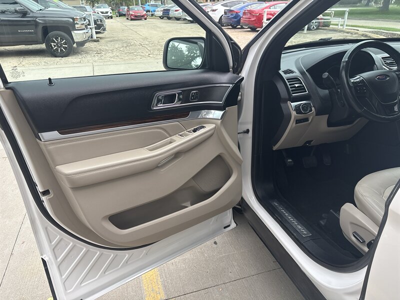 2018 Ford Explorer Limited   - Photo 11 - Topeka, KS 66608