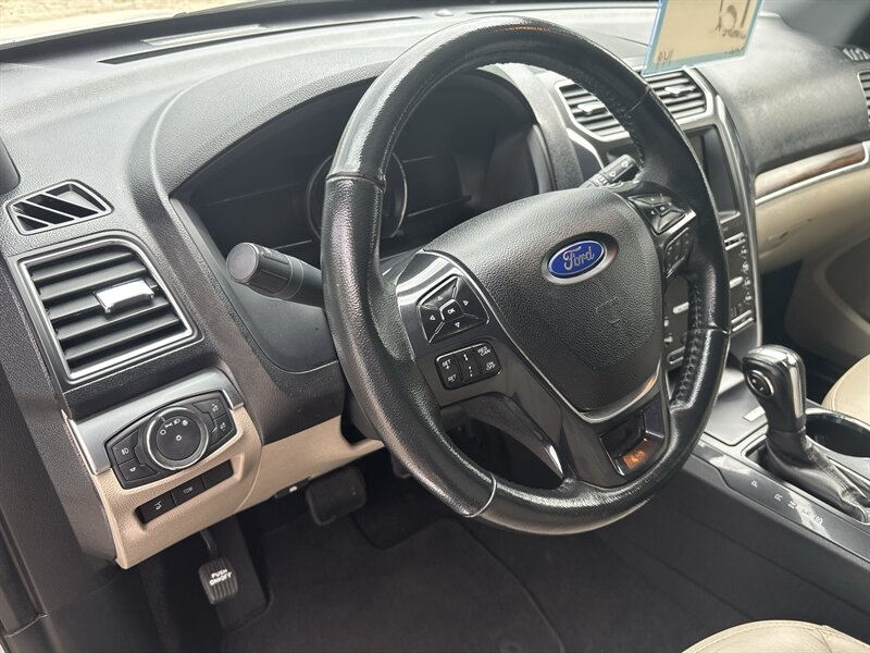 2018 Ford Explorer Limited   - Photo 14 - Topeka, KS 66608