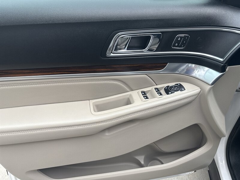 2018 Ford Explorer Limited   - Photo 12 - Topeka, KS 66608