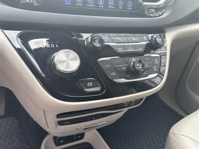 2017 Chrysler Pacifica Touring-L Plus   - Photo 14 - Topeka, KS 66608