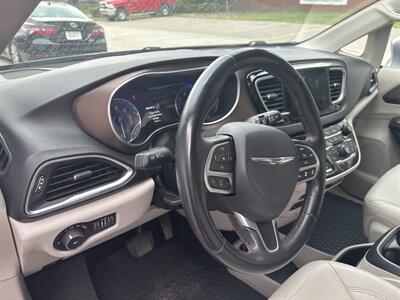 2017 Chrysler Pacifica Touring-L Plus   - Photo 7 - Topeka, KS 66608