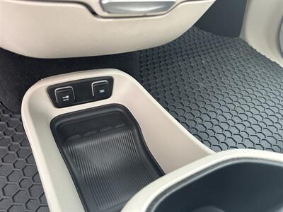 2017 Chrysler Pacifica Touring-L Plus   - Photo 16 - Topeka, KS 66608