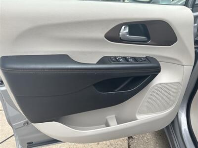 2017 Chrysler Pacifica Touring-L Plus   - Photo 3 - Topeka, KS 66608