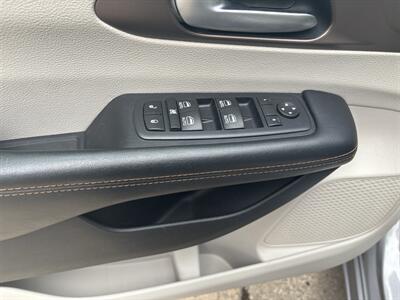 2017 Chrysler Pacifica Touring-L Plus   - Photo 4 - Topeka, KS 66608
