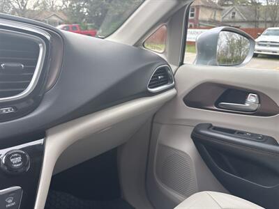 2017 Chrysler Pacifica Touring-L Plus   - Photo 20 - Topeka, KS 66608