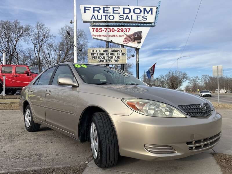 2004 Toyota Camry LE's photo
