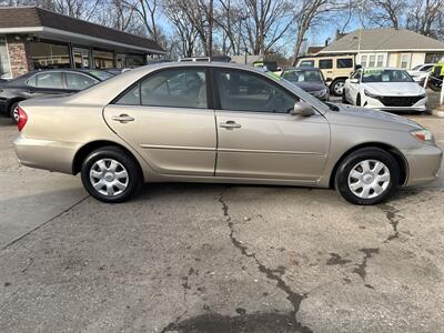 2004 Toyota Camry LE   - Photo 2 - Topeka, KS 66608
