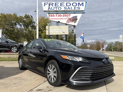 2022 Toyota Camry Hybrid LE - Photo 1 - Topeka, KS 66608