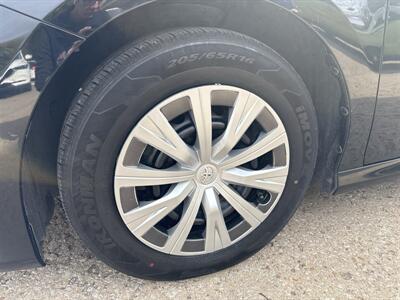 2022 Toyota Camry Hybrid LE - Photo 9 - Topeka, KS 66608