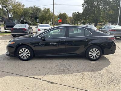 2022 Toyota Camry Hybrid LE - Photo 6 - Topeka, KS 66608
