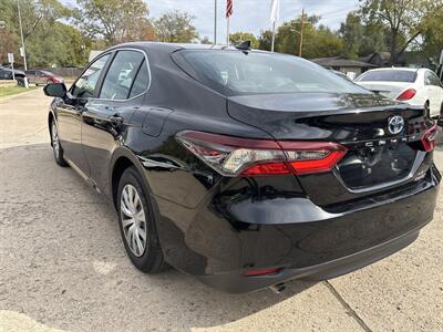 2022 Toyota Camry Hybrid LE - Photo 5 - Topeka, KS 66608