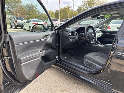 2022 Toyota Camry Hybrid LE - Photo 12 - Topeka, KS 66608