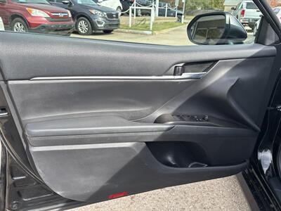 2022 Toyota Camry Hybrid LE - Photo 13 - Topeka, KS 66608