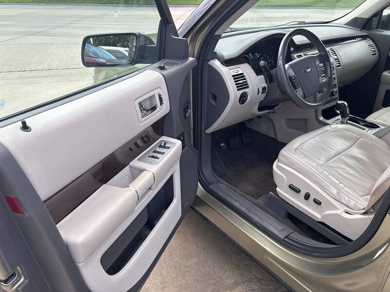 2012 Ford Flex SEL - Photo 9 - Topeka, KS 66608