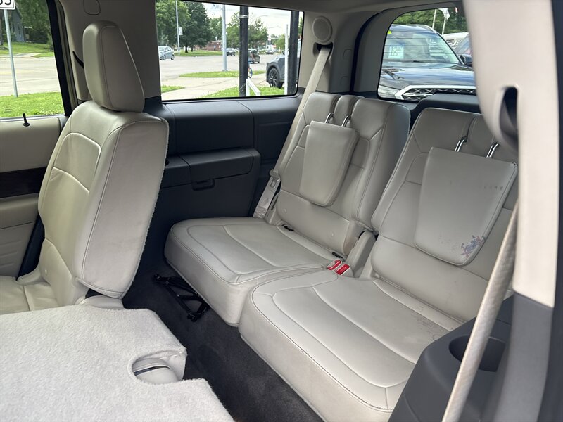 2012 Ford Flex SEL - Photo 17 - Topeka, KS 66608