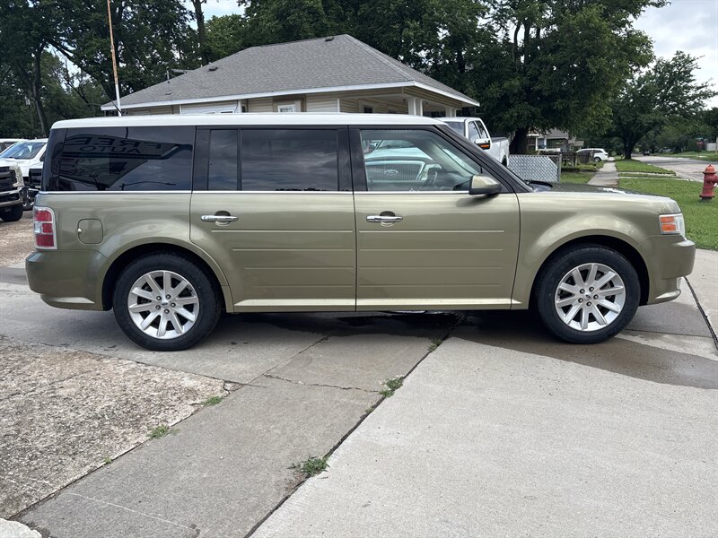 2012 Ford Flex SEL - Photo 6 - Topeka, KS 66608