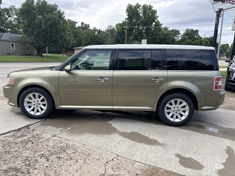 2012 Ford Flex SEL - Photo 2 - Topeka, KS 66608