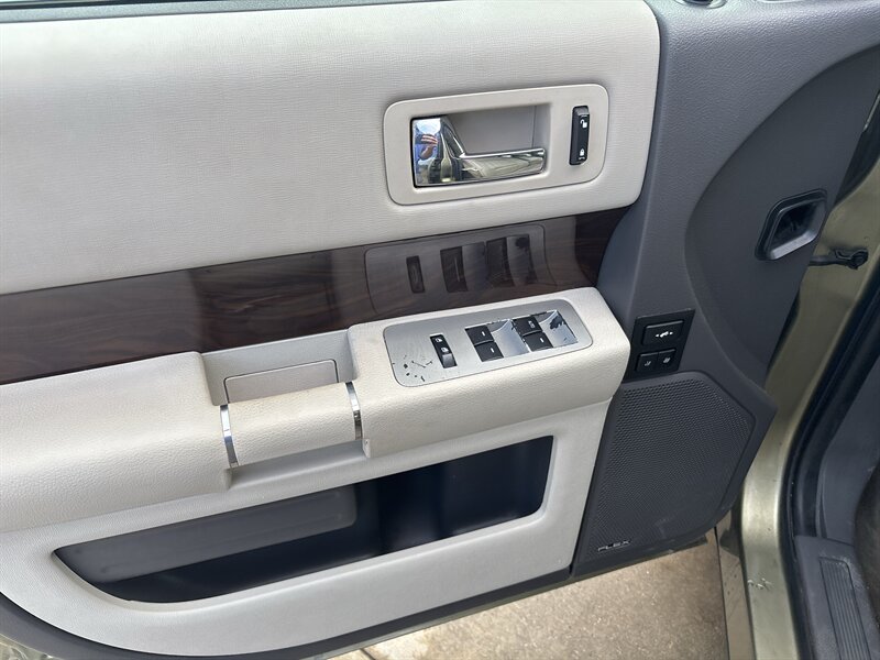 2012 Ford Flex SEL - Photo 10 - Topeka, KS 66608
