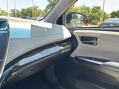 2014 Toyota Avalon XLE - Photo 8 - Topeka, KS 66608