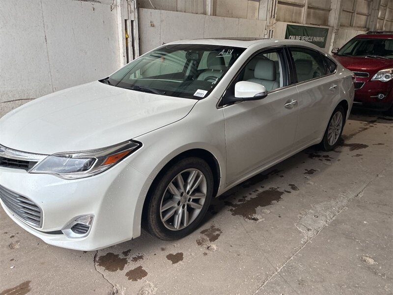 2014 Toyota Avalon XLE   - Photo 1 - Topeka, KS 66608