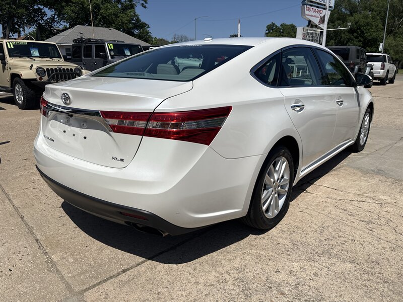 2014 Toyota Avalon XLE - Photo 2 - Topeka, KS 66608
