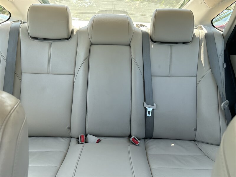 2014 Toyota Avalon XLE - Photo 14 - Topeka, KS 66608