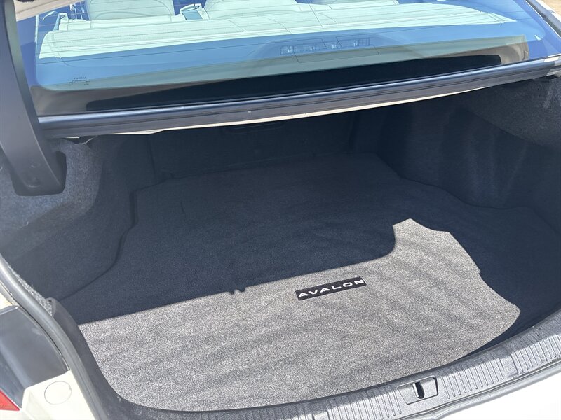 2014 Toyota Avalon XLE - Photo 18 - Topeka, KS 66608