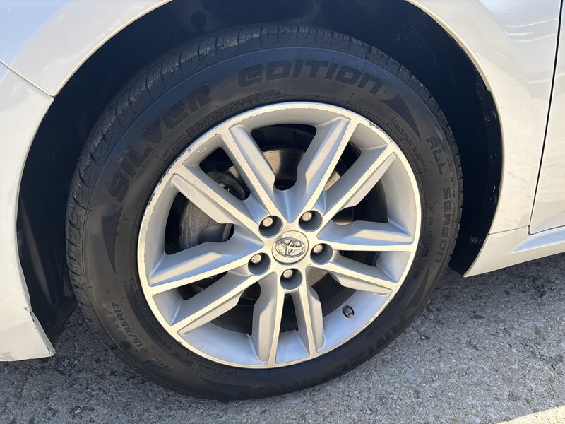 2014 Toyota Avalon XLE - Photo 7 - Topeka, KS 66608