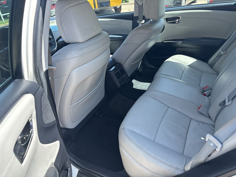 2014 Toyota Avalon XLE - Photo 17 - Topeka, KS 66608