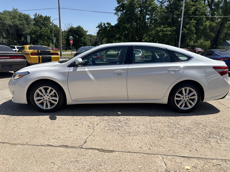 2014 Toyota Avalon XLE - Photo 5 - Topeka, KS 66608