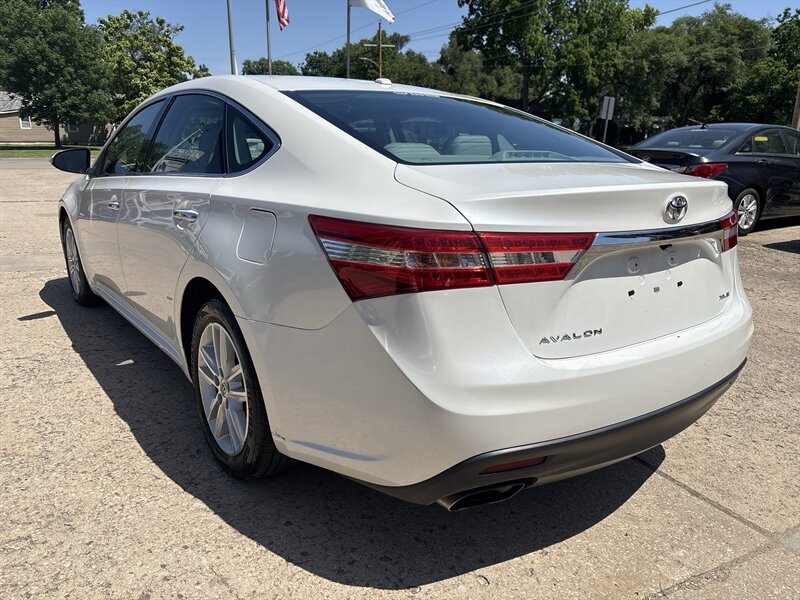 2014 Toyota Avalon XLE - Photo 6 - Topeka, KS 66608