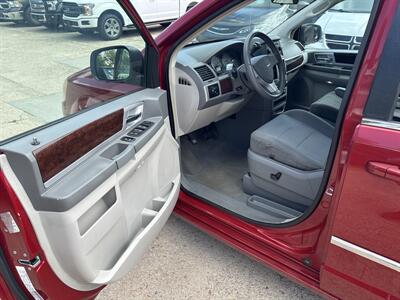 2010 Chrysler Town & Country Touring   - Photo 10 - Topeka, KS 66608