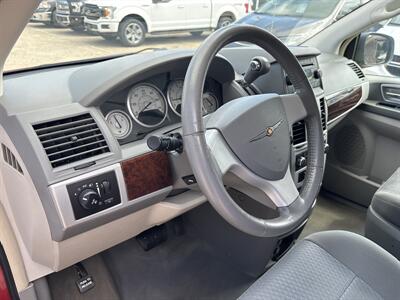 2010 Chrysler Town & Country Touring   - Photo 15 - Topeka, KS 66608