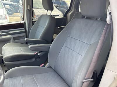 2010 Chrysler Town & Country Touring   - Photo 14 - Topeka, KS 66608